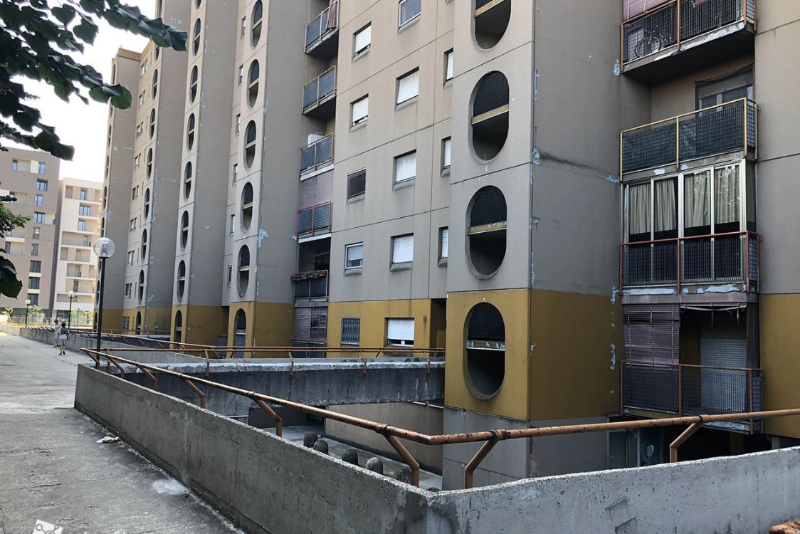 Un morto e 5 ricoverati: è tornata la legionella in via Rizzoli?